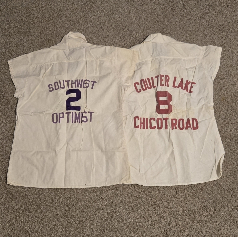 White Short-Sleeve Graphic Shirt with Red & Purple Print